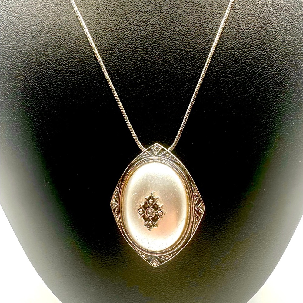 Avon Chesterfield Oval Pearl&Rhinestone Convertible Brooch/Pendant Necklace 1980